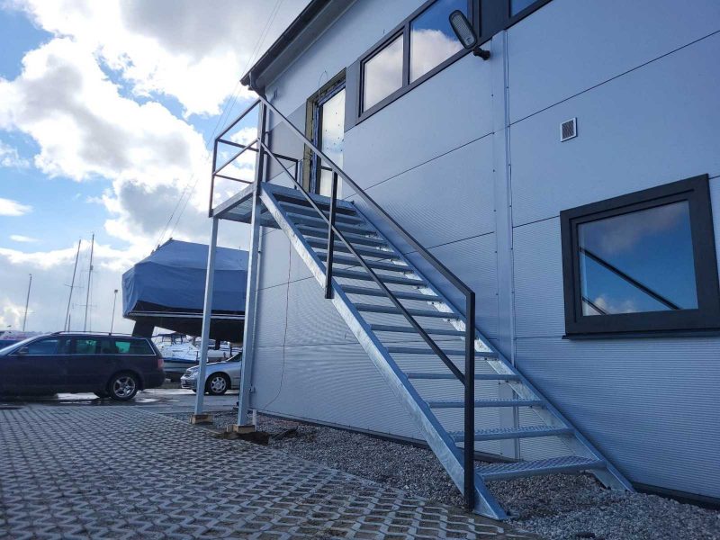 МЕТАЛЛИЧЕСКИЕ ЛЕСТНИЧНЫЕ СХОДЫ 